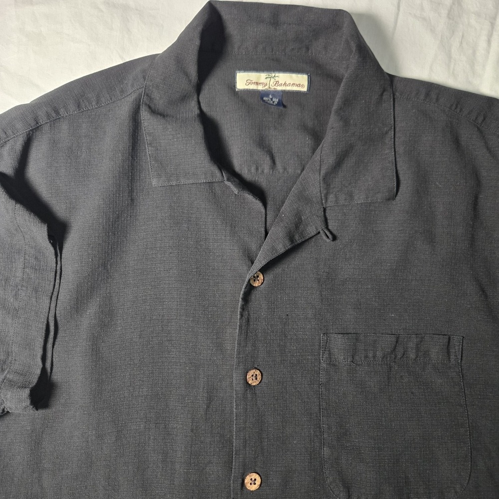 TOMMY BAHAMA Shirt 100% SILK Mens Large Black Short Sleeve Small‎ Spot See Pics